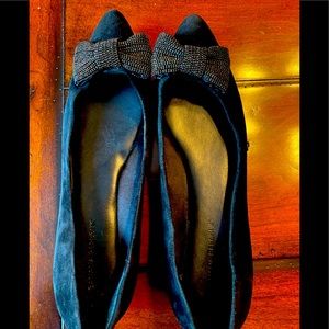 Banana Republic Woman’s flat suede shoe